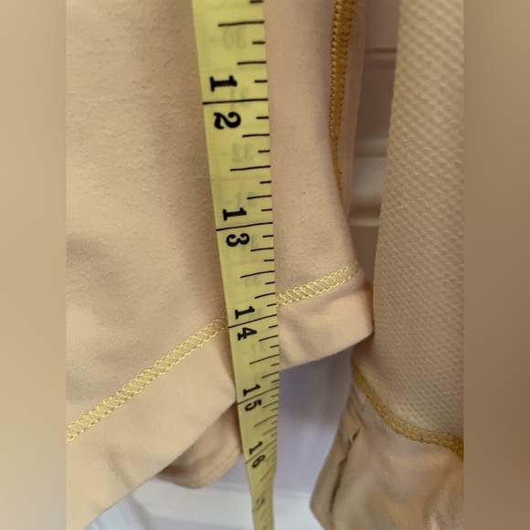 ⬇️ $ 35. ⬇️ Lululemon Size 10 long sleeve sweater in a light banana colour - Picture 11 of 12